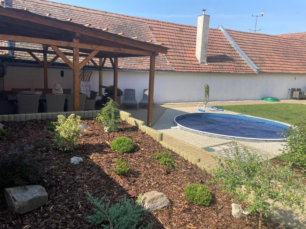 Přítluky Apartmany U Palavy מראה חיצוני תמונה